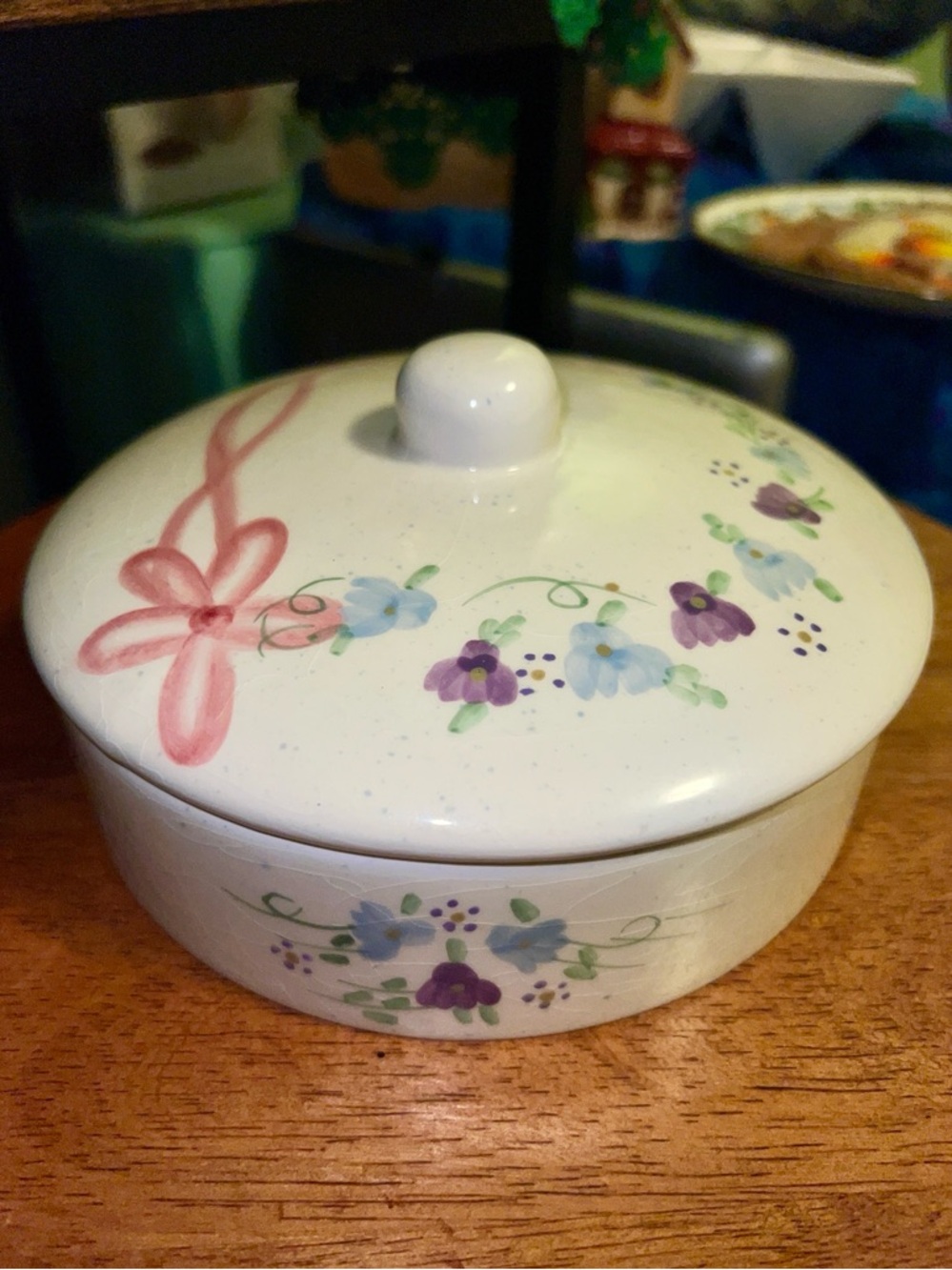 Hand-Painted Floral Ceramic Covered Powder vanity Dish